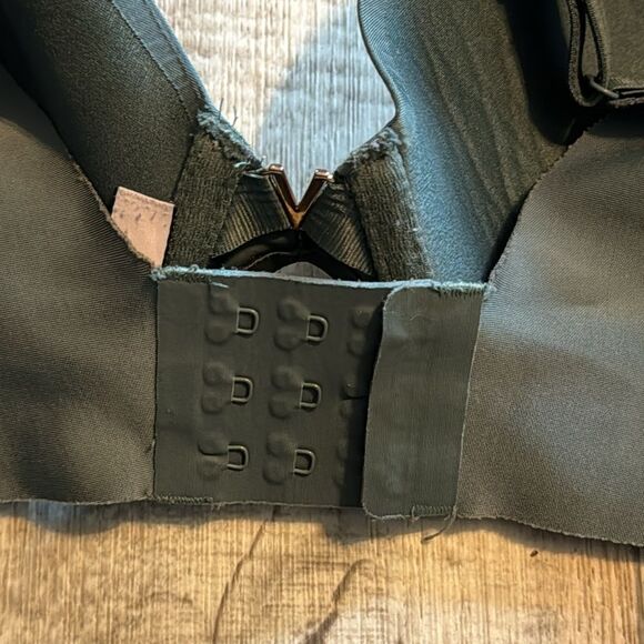 Victoria's Secret Black T-Shirt Bra with Molded Cups - Picture 6 of 11